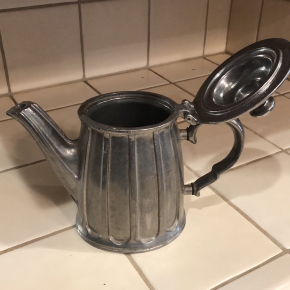 Wilton armetale tea or coffee server - Picture 2 of 2